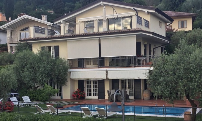 Albisano Villa | Ground floor apartment lake view