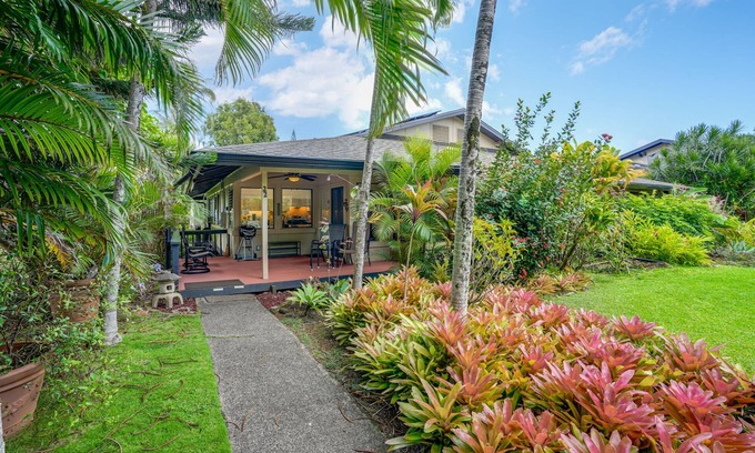 Queen Emmas Bluffs Condo | Ground Level Condo Near the Pool!