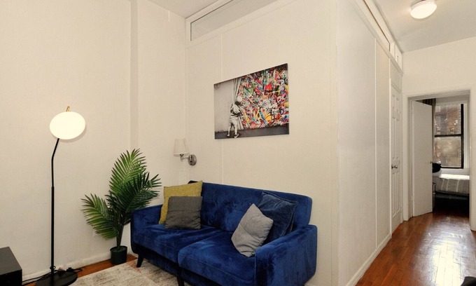 Garment District Apartment | Group Getaway! Ideal 2BR in NYC