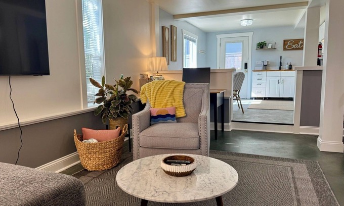 Loyal Heights Apartment | Guest Favorite~Spacious Studio Apt~King bed~Kitchen~in quiet North Ballard!