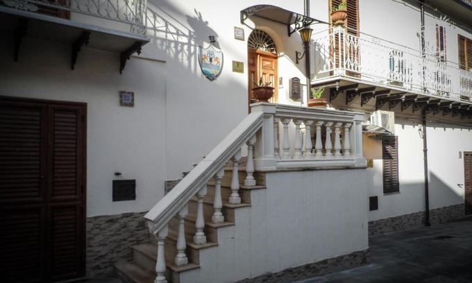 Santo Stefano di Camastra House | Guest House a Portapalermo