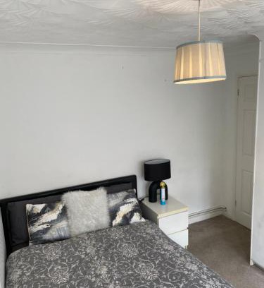 Stone Apartment | Guest house in Dartford