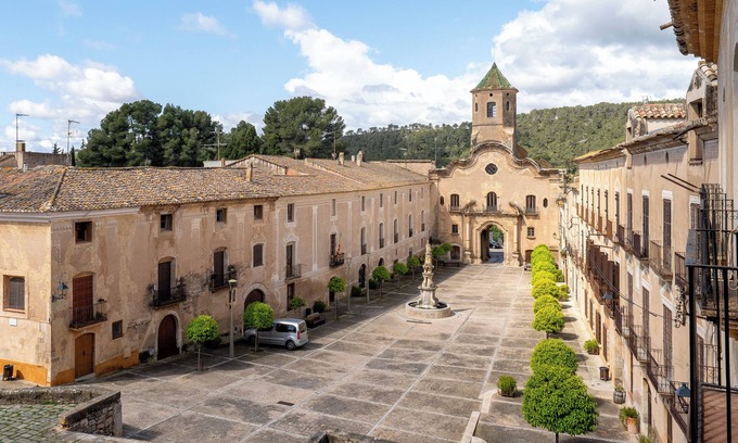 Santes Creus House | Guest House 'L'Abadia De Santes Creus' with Mountain View, Private Pool and Wi-Fi