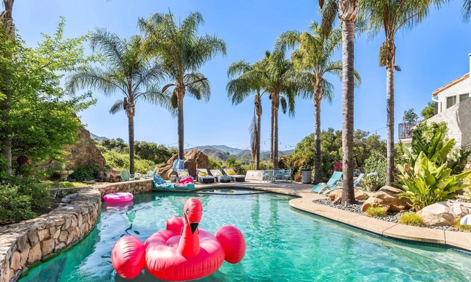 Calabasas House | Guest House Malibu Retreat w/SALT pool Jacuzzi