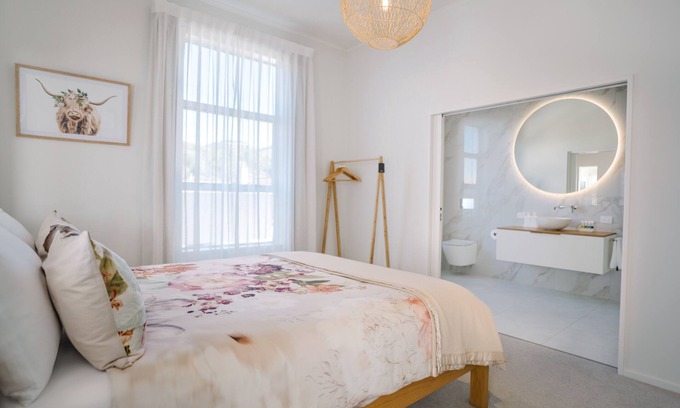 Nelson Apartment | Guest House on Grove