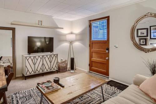 Edgewater Apartment | Guest Suite In West Denver With A Full KItchen