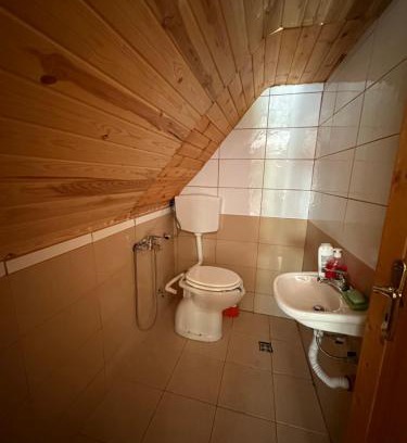 Shale House | Guesthouse prek bjeshka