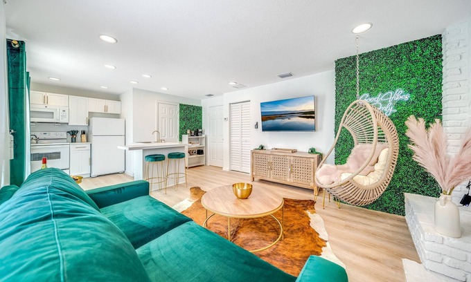 Southwest House | Guesthouse with Fenced Yard- Palm Wave Says