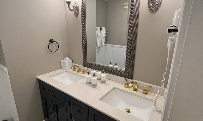 East Fort Lauderdale Resort | Guestroom at Resort Located Right on The Beach!
