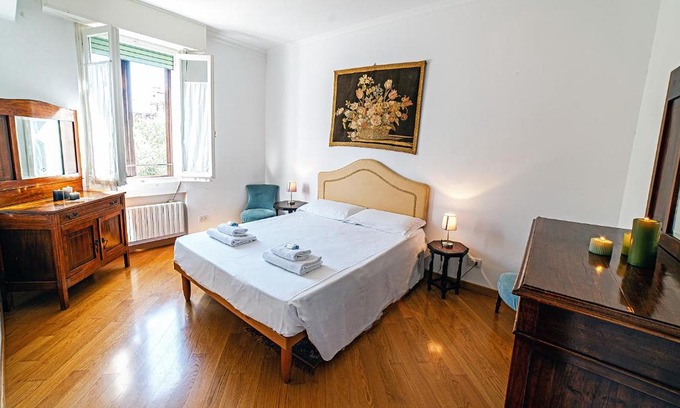 Dorsoduro Apartment | Guggenheim Apartment