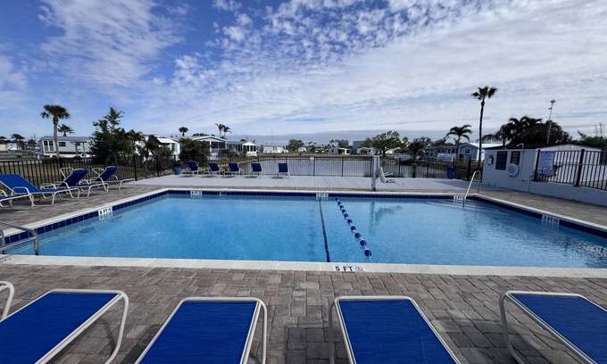 Fort Myers Beach House | Gulf Coast-Near Beach-Heated Pools-Hot Tub!