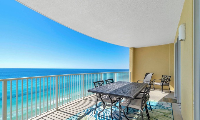 West Panama City Beach Condo | 🏖️Gulf Front Beauty-2BR-Pool+Hot tub-Emerald Isle 1504🏖️