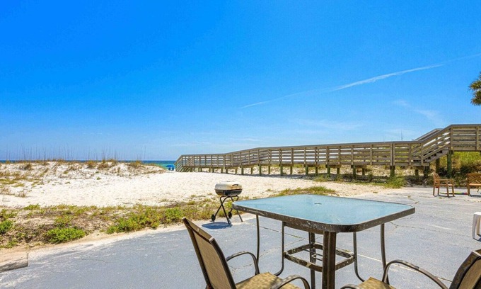 Fort Walton Beach Apartment | Gulf-Front Island Getaway: Ground Floor 1BR Condo