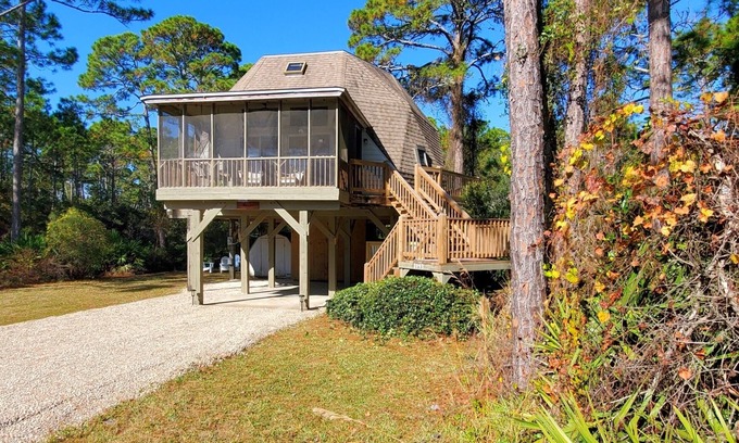 Panacea Cottage | Gulf view Geodesic Dome Cottage just a 5 minute walk to uncrowded beach!