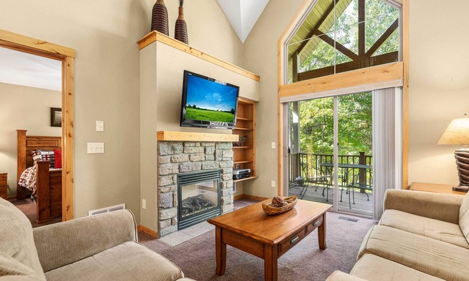 Lake Shore House | Gull Lake All-Season Getaway w/Private Deck