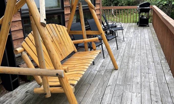 Lake Shore Condo | Gull Lake, Lakeshore Rental!