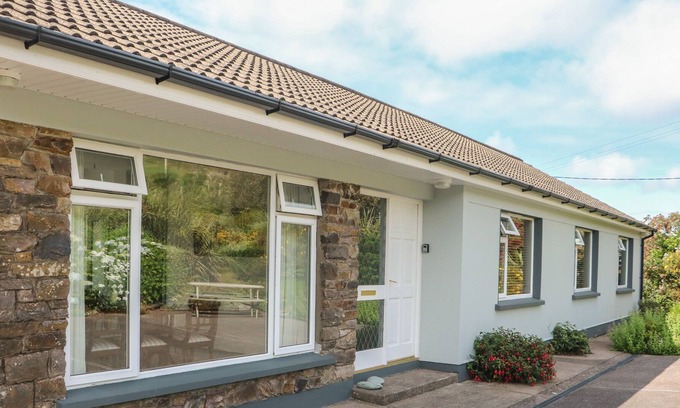 Cahirciveen House | GURRANEBAWN, family friendly in Cahersiveen, County Kerry