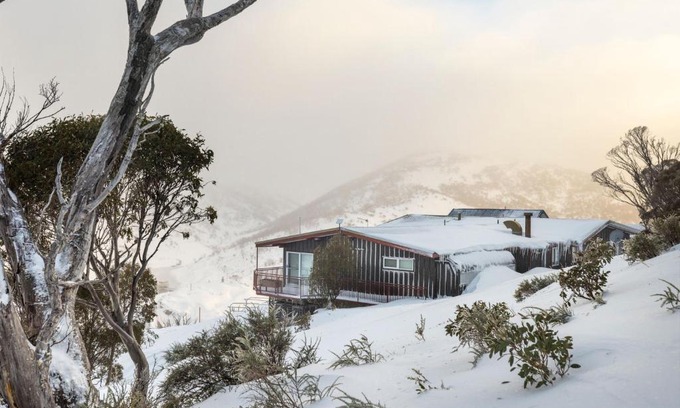 Perisher Valley Hotel | Guthega Inn