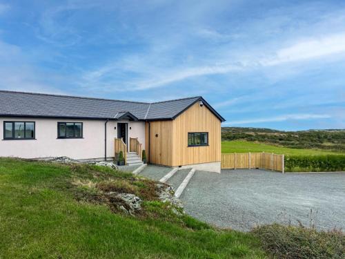 Holyhead House | Gwel Y Mynydd