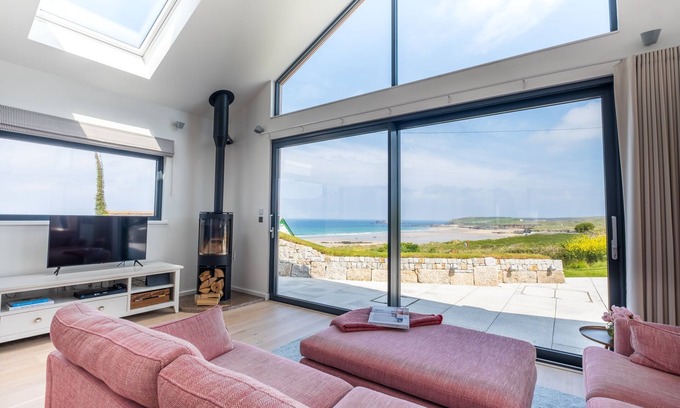 Gwithian House | Gwithian Lookout - a house that sleeps 5 guests in 3 bedrooms