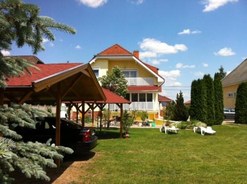 Buk House | Györgyi Haus