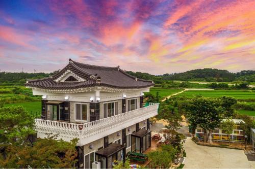 Gyeongju House | Gyeongju SoraedangA Pension