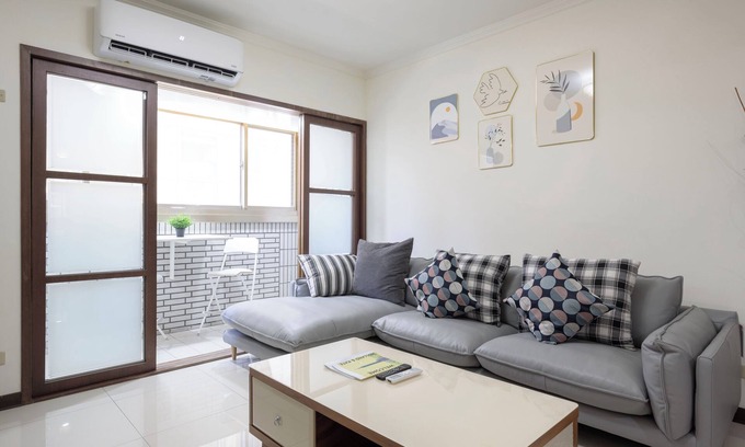 Xinyi Apartment | H&K 3/2 Trendy Taipei 101 Convention Center