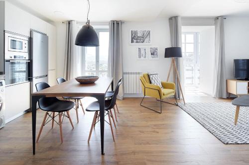 Hondarribia Historic Center Apartment | H SUITE3A by Smiling Rentals