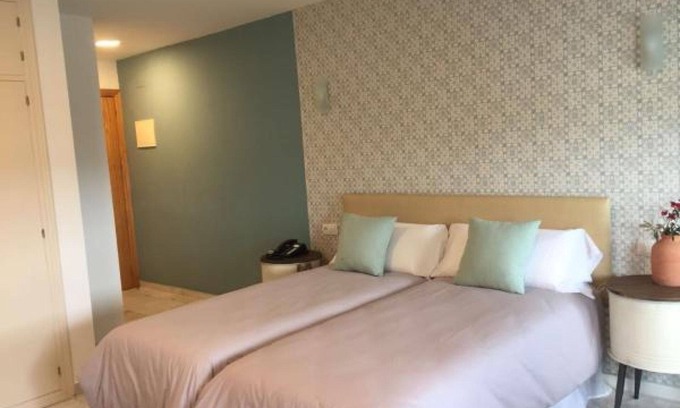 Barbate Hotel | H. Triple Nomads - One Room Hotel, Sleeps 3