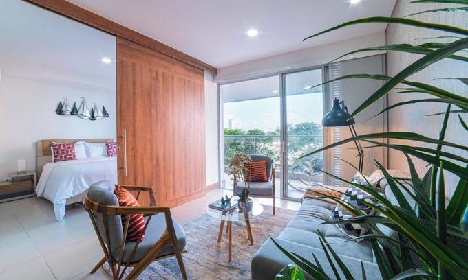 Granada Apartment | H307 - Beautiful 2-Bed | 2-Bath | Pool + Parking