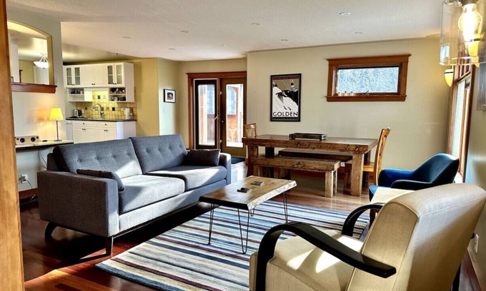 Golden House | Habart Retreat - Spacious Family Home