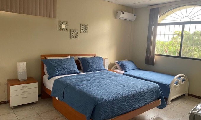 Guayaquil Villa | Habitación Privada en Los Ceibos - Garden View