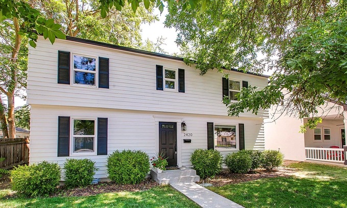 Sunset House | #HabitueHomes - The Valiant Vic