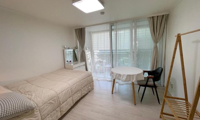 Suwon Bed & Breakfast | Haeng Un - For Foreigner & Female Only