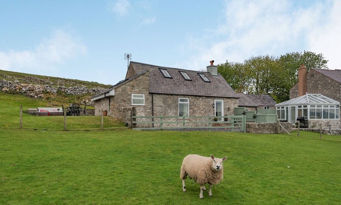 Gwaenysgor Near Prestatyn Cottage | HAFAN HAYDN, family friendly, with open fire in Dyserth