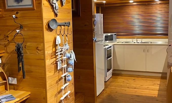 Sanctuary Point House | Halcyon on the Basin by Jervis Bay Breaks