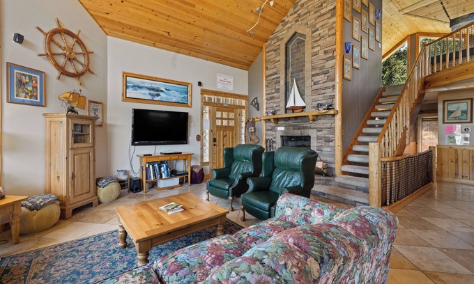 Manzanita House | Half Block to Beach and Golf, Hot Tub, Pool Table, Game Room, and More!