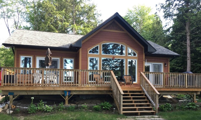 Dysart et al Cottage | Haliburton Hideaway-Private Lakefront Cottage **BOOK your HOLIDAY get away NOW**