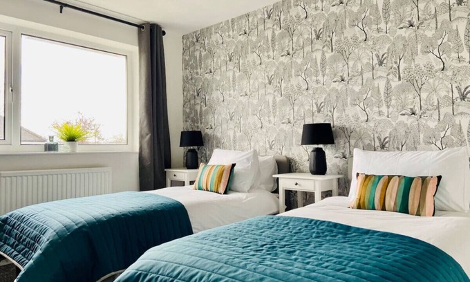 Hipperholme House | Halifax/Brighouse 8 mins Pets OK 360 Mbps WiFi