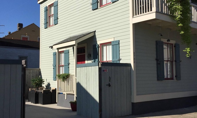 Bywater House | Halloween luxury in Marigny secure gated parking btw French Quarter & Bywater