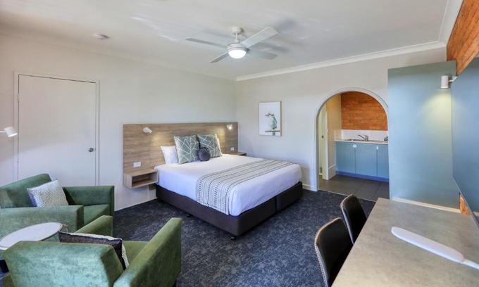 Parkes Hotel | Hamilton Henry Parkes Motor Inn