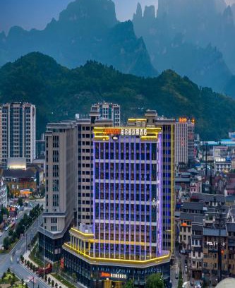 Yongding Hotel | Hampton by Hilton Zhangjiajie Tianmen Mountain - Strategically situatedopposite the Tianmen Mountain Cable Car Station -Complimentary airport shuttle service is offered English-speaking customer service