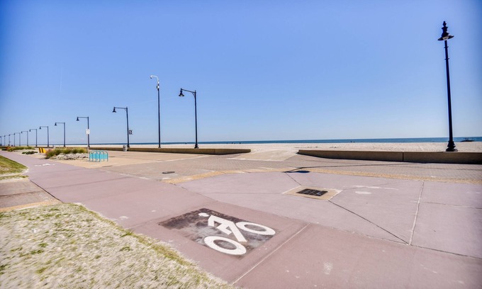 Buckroe Beach Cottage | Hampton Home w/Grill < 1 Mi to Beach!