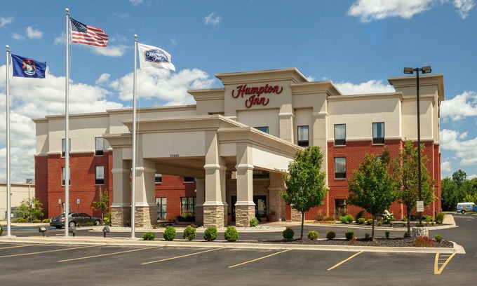 Clinton Township Hotel | Hampton Inn Detroit Roseville