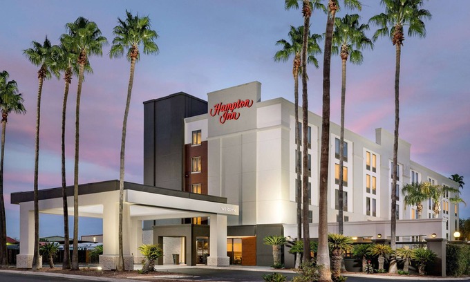 Bonanza Hotel | Hampton Inn Laredo