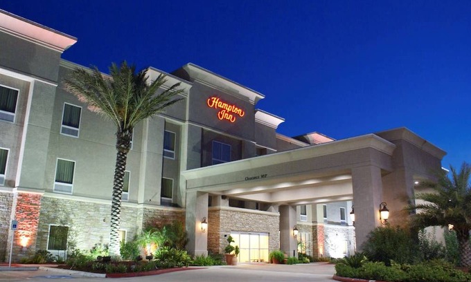 Orange Hotel | Hampton Inn Orange