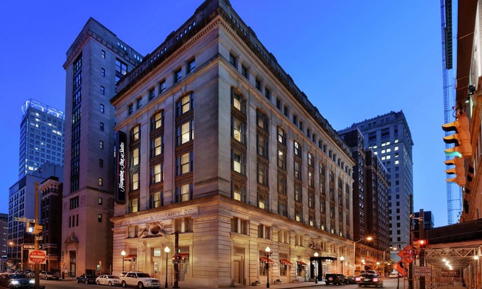 Downtown Baltimore Hotel | Hampton Inn & Suites Baltimore Inner Harbor