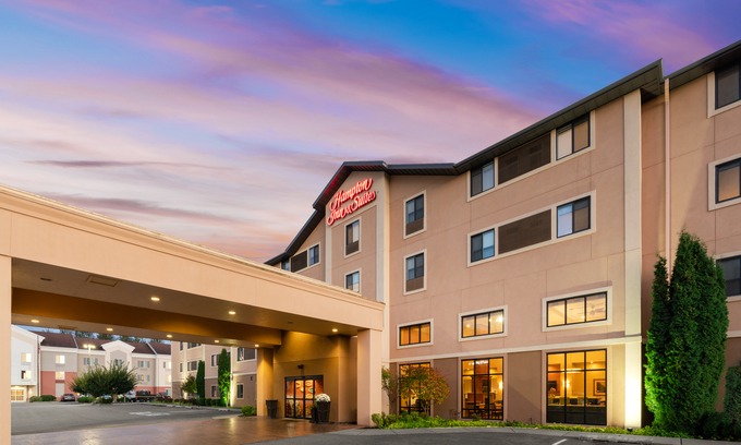 Burlington Hotel | Hampton Inn & Suites Burlington