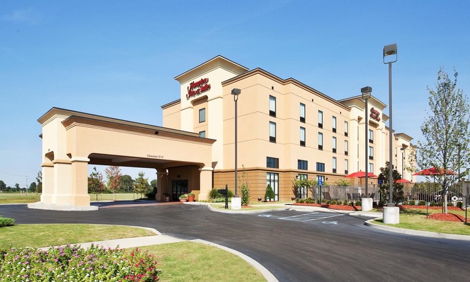 Millington Hotel | Hampton Inn & Suites Millington