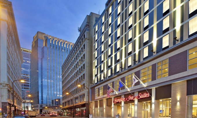 Downtown West Hotel | Hampton Inn & Suites - Minneapolis/Downtown